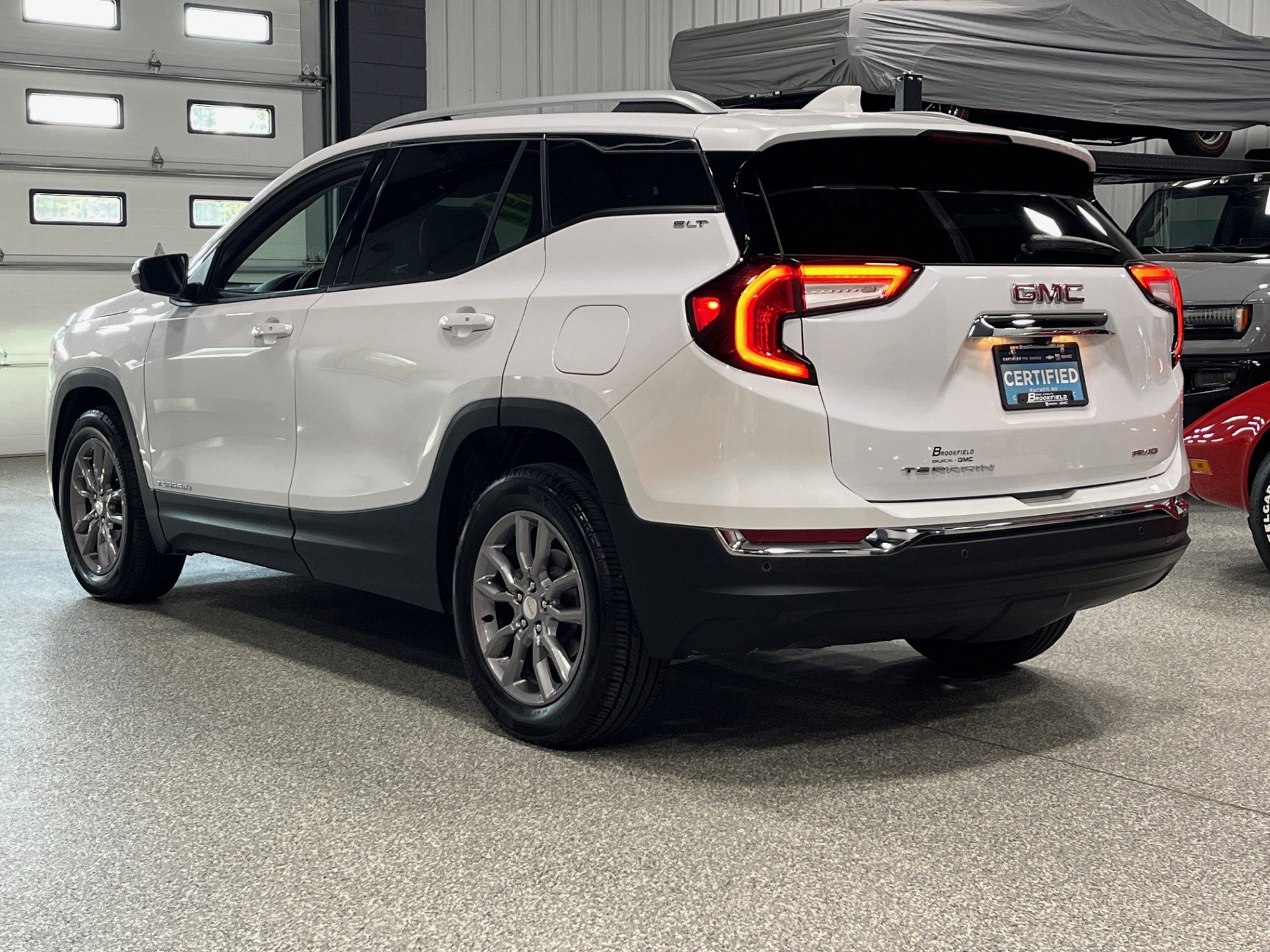 Certified 2024 GMC Terrain SLT w/ Infotainment Package II image 3