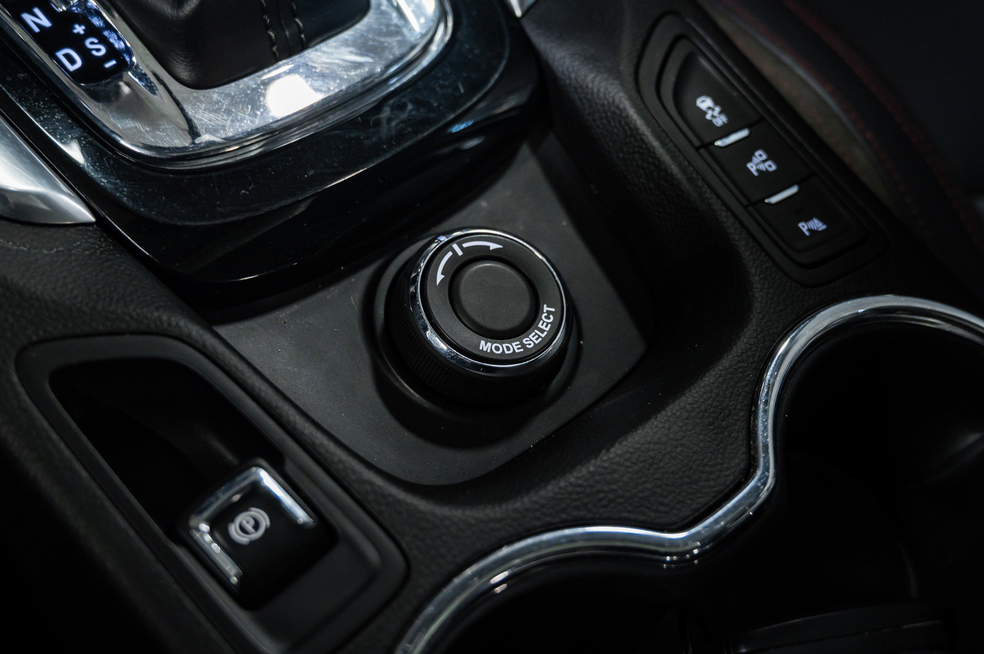 Used 2015 Chevrolet SS image 23