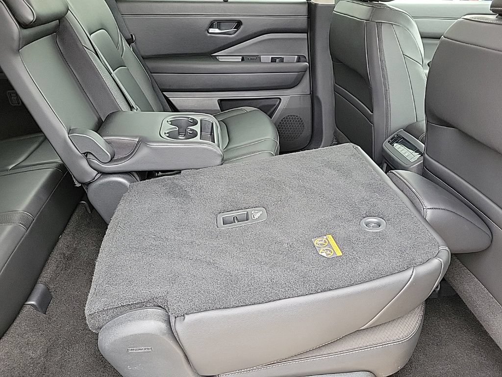 Used 2025 Nissan Pathfinder SL AWD/4WD image 22