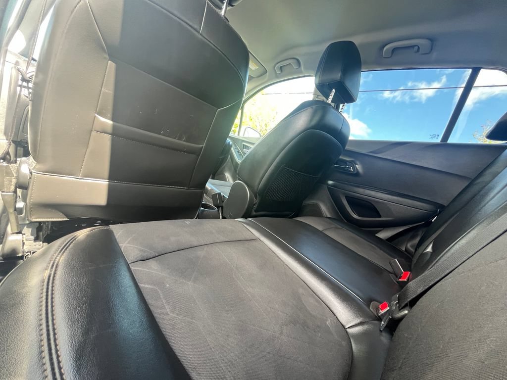 Used 2017 Chevrolet Trax LT w/ LT Convenience Package AWD/4WD image 19