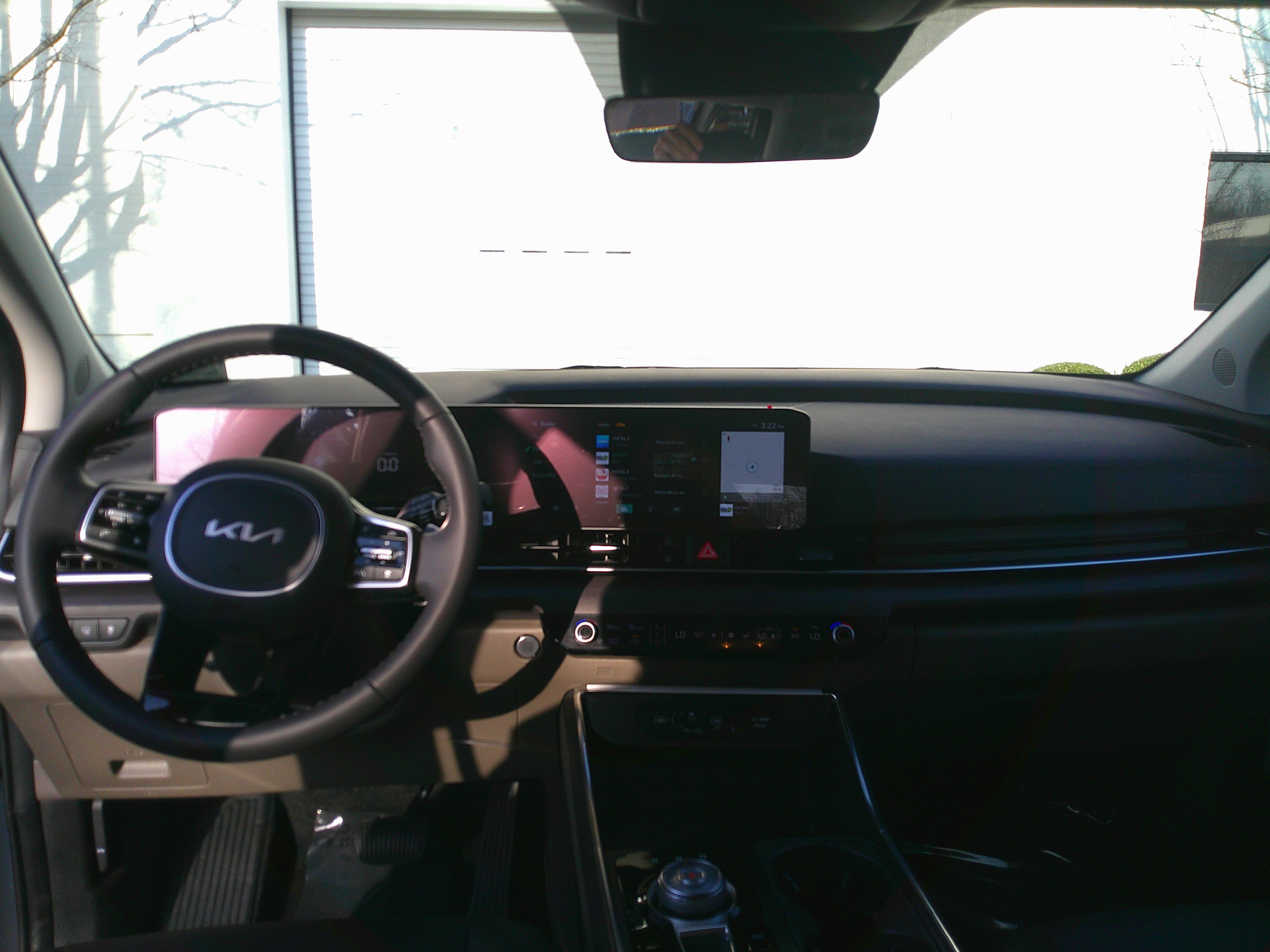 Used 2025 Kia Carnival EX image 32