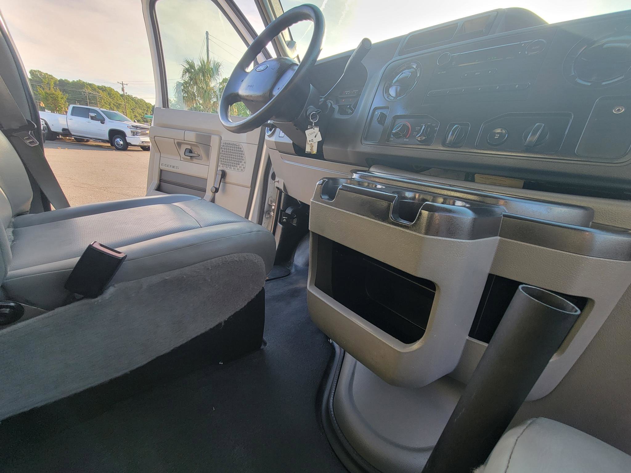 Used 2014 Ford E-150 and Econoline 150 RWD image 39