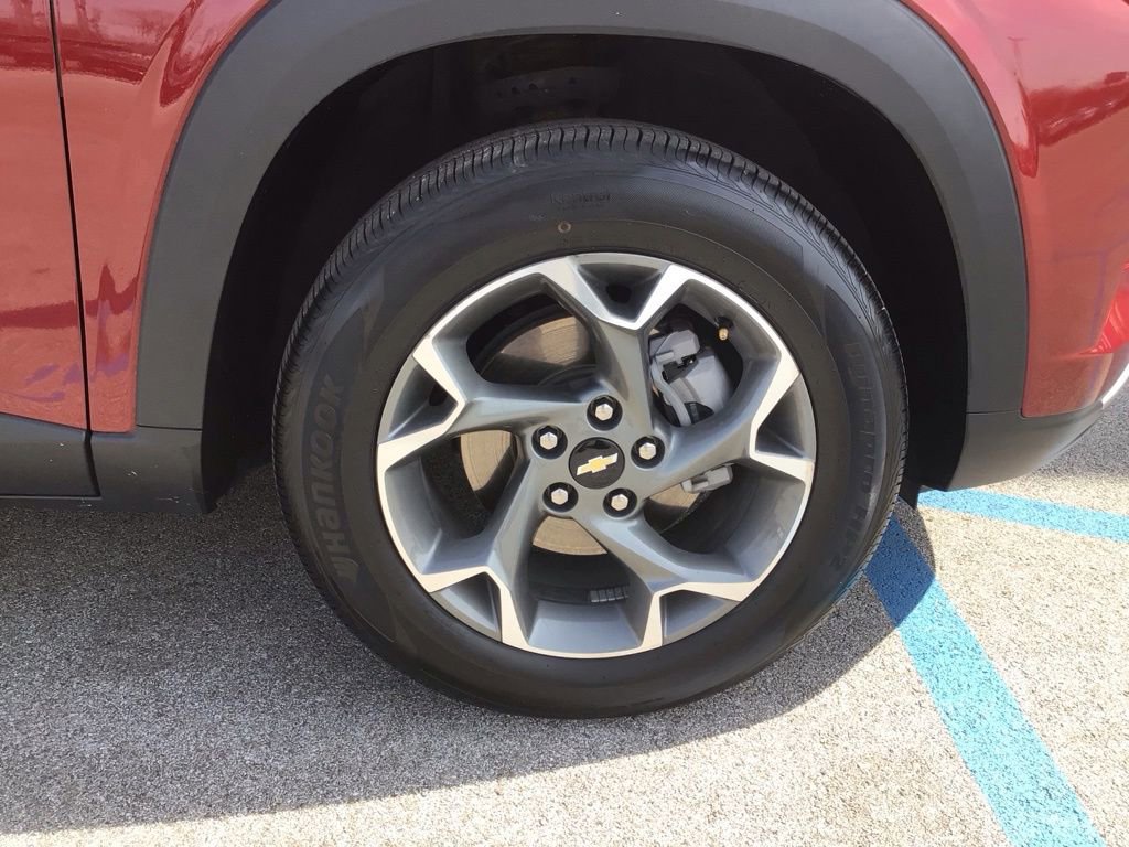 Used 2024 Chevrolet Trax LT w/ Driver Confidence Package image 8