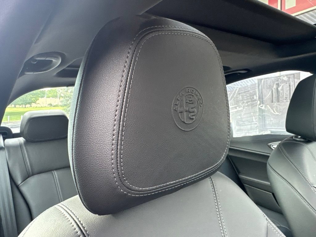 Used 2022 Alfa Romeo Giulia Ti AWD/4WD image 70