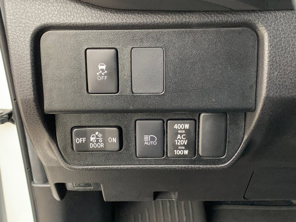 Used 2022 Toyota Tacoma TRD Off-Road w/ Technology Package image 32