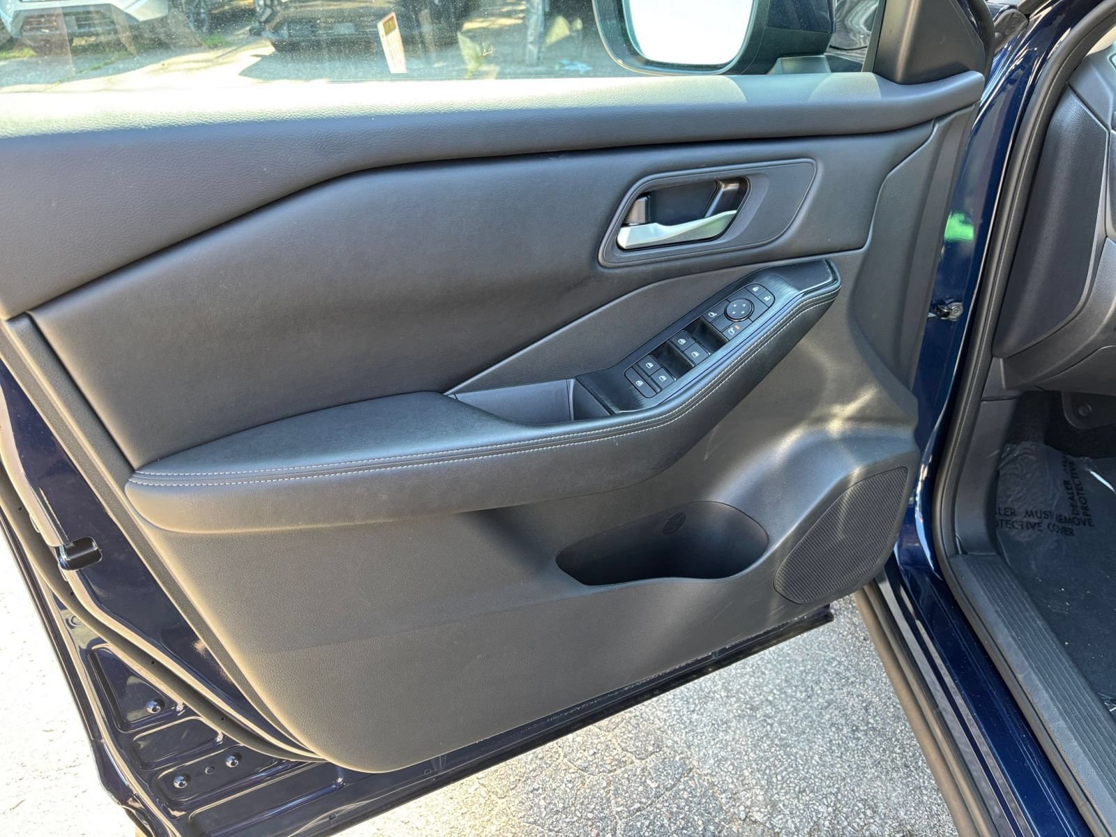 Used 2025 Nissan Rogue SV FWD image 18