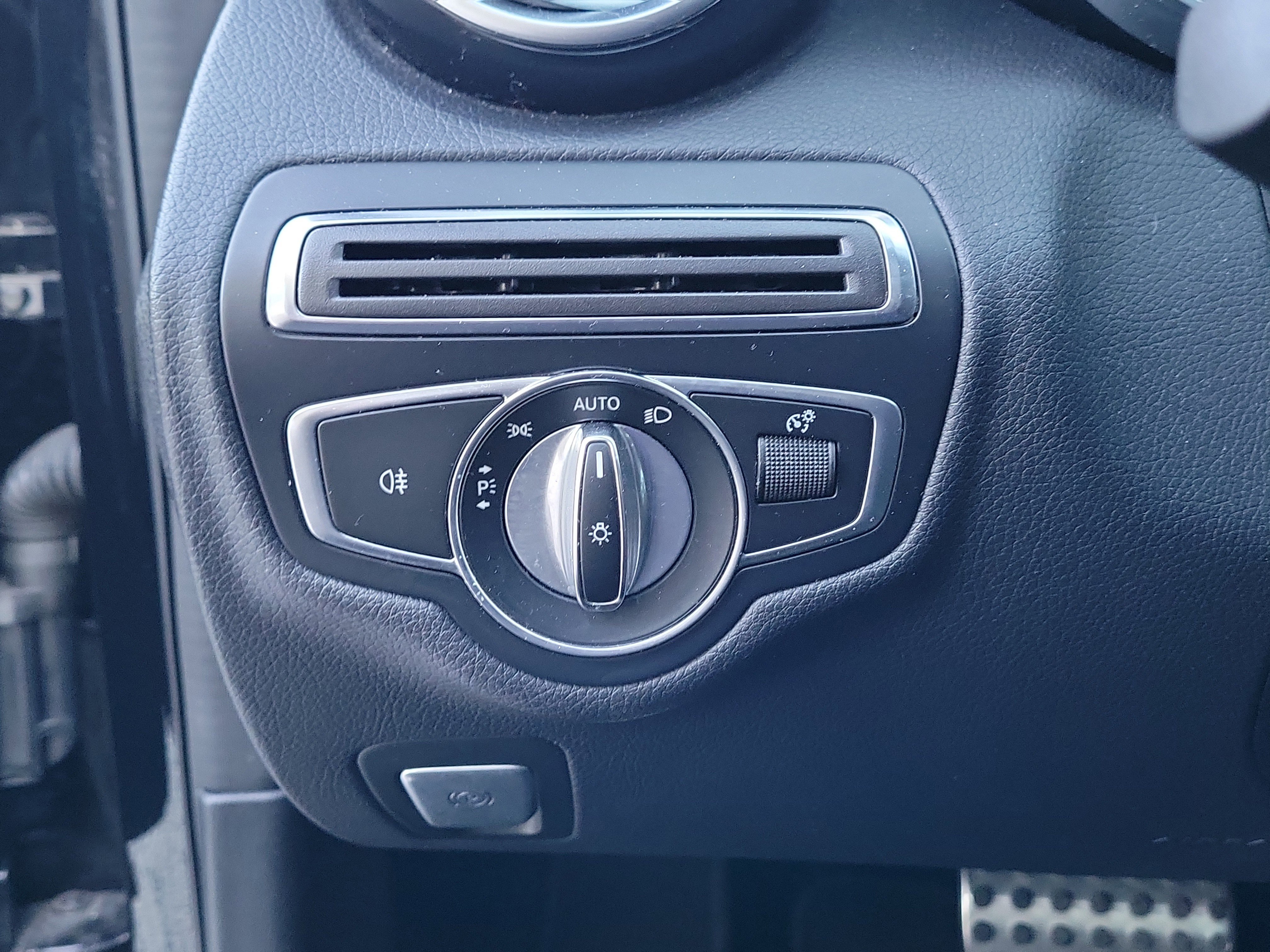 Used 2018 Mercedes-Benz C 300 Sedan image 23