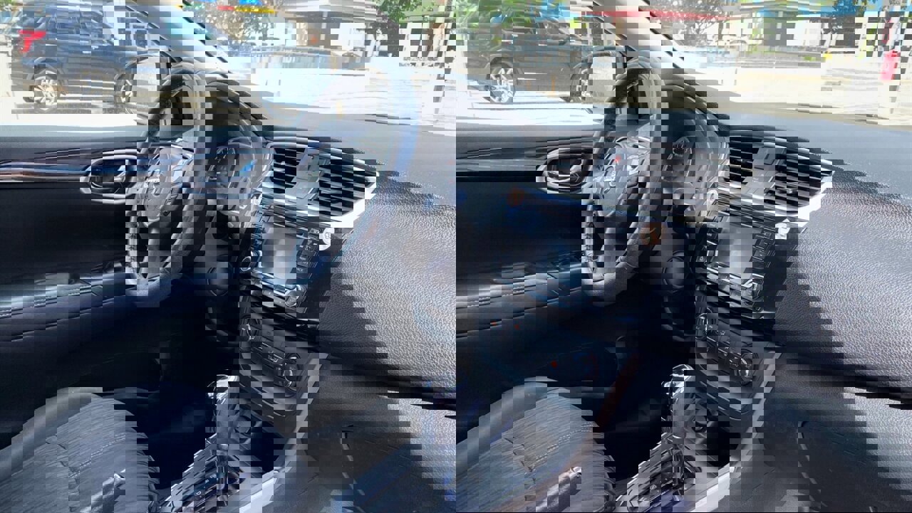 Used 2016 Nissan Sentra SV image 9