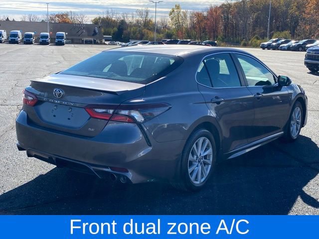 Used 2022 Toyota Camry SE image 3