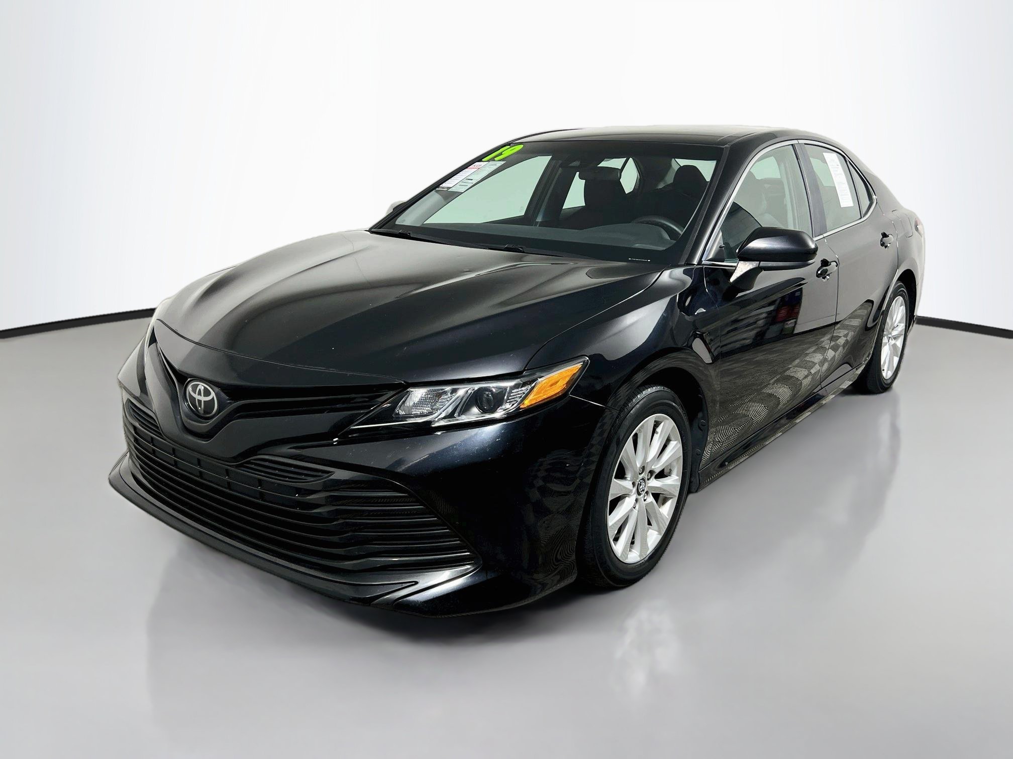 Used 2019 Toyota Camry LE FWD image 10