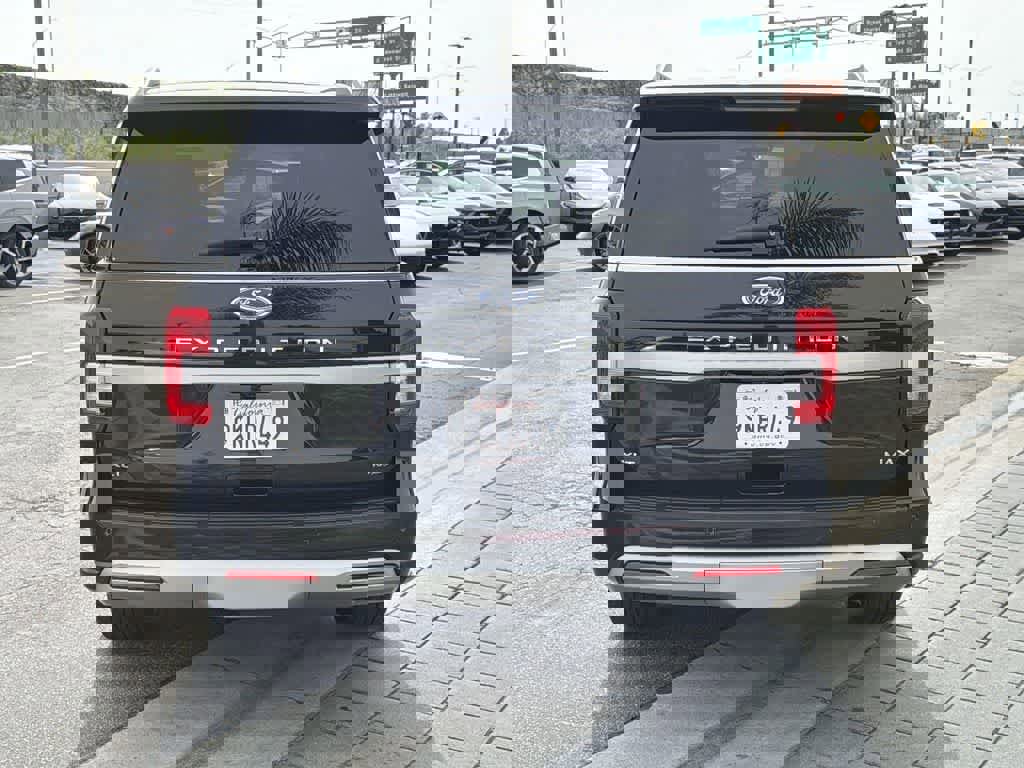 Used 2024 Ford Expedition Max XLT image 5