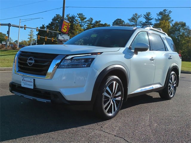 Used 2024 Nissan Pathfinder Platinum w/ Cargo Package image 7