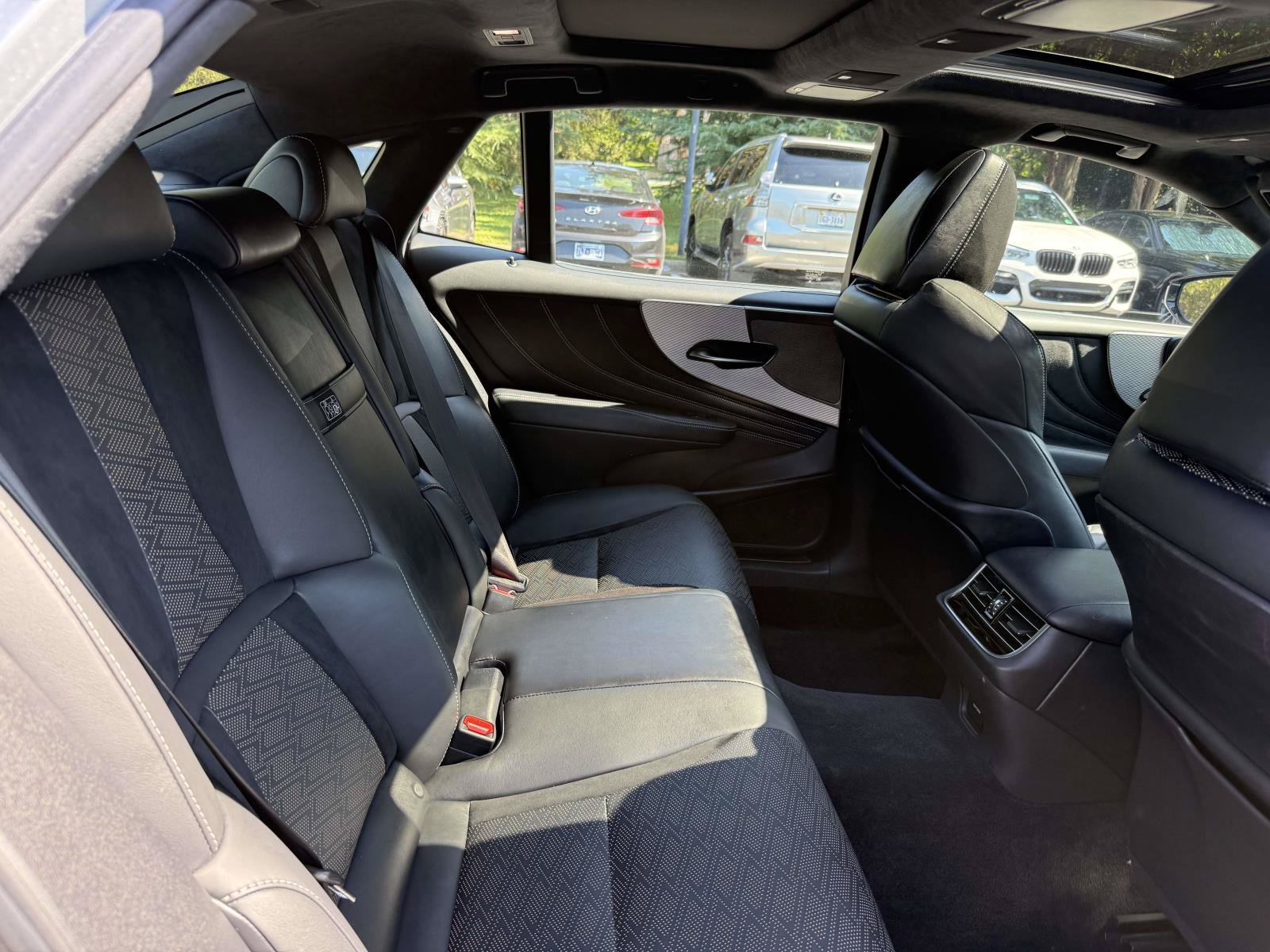 Used 2022 Lexus LS 500 F Sport w/ Accessory Package (Z1) AWD/4WD image 15