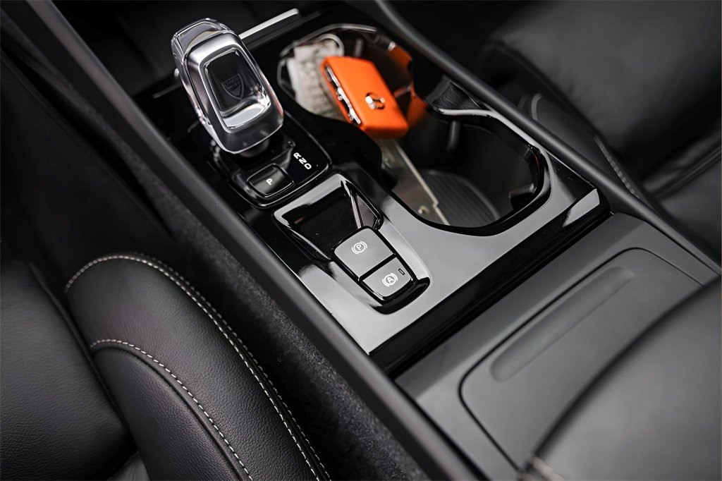 Used 2024 Volvo XC40 B5 Ultimate w/ Protection Package Premier image 21