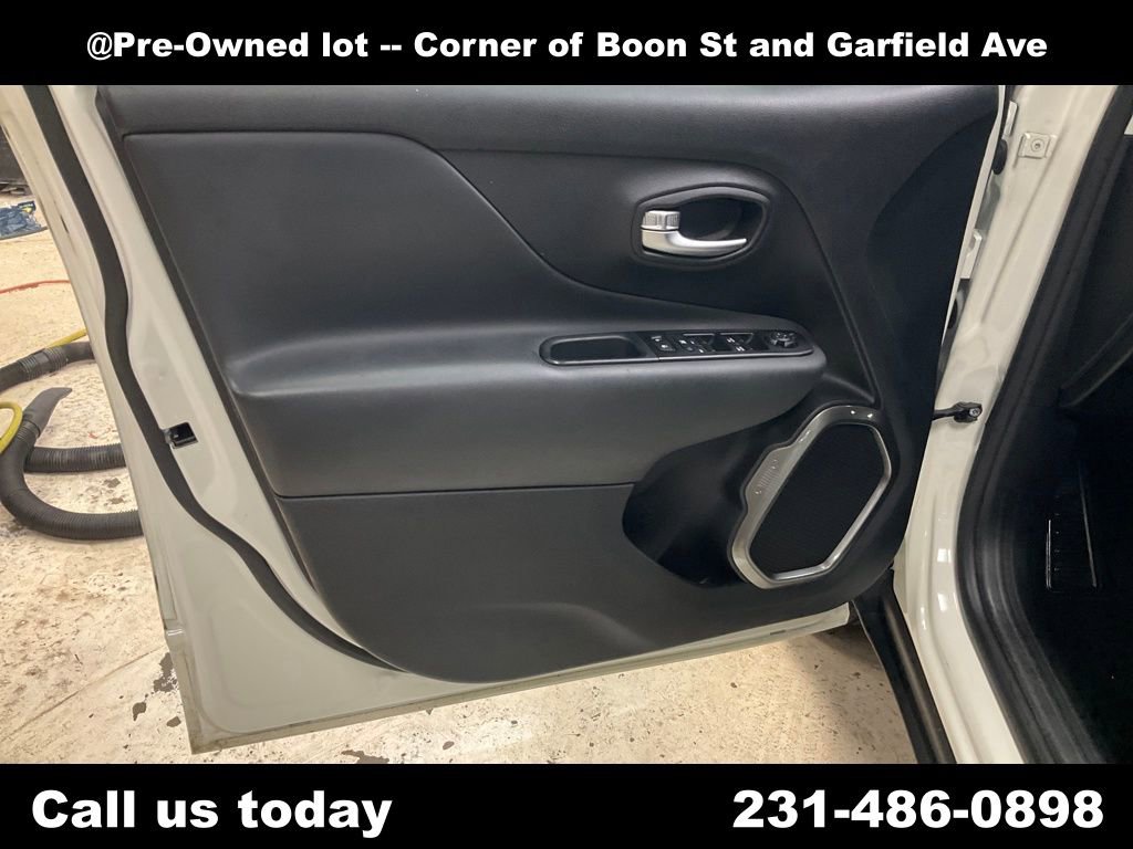 Used 2020 Jeep Renegade Limited image 14