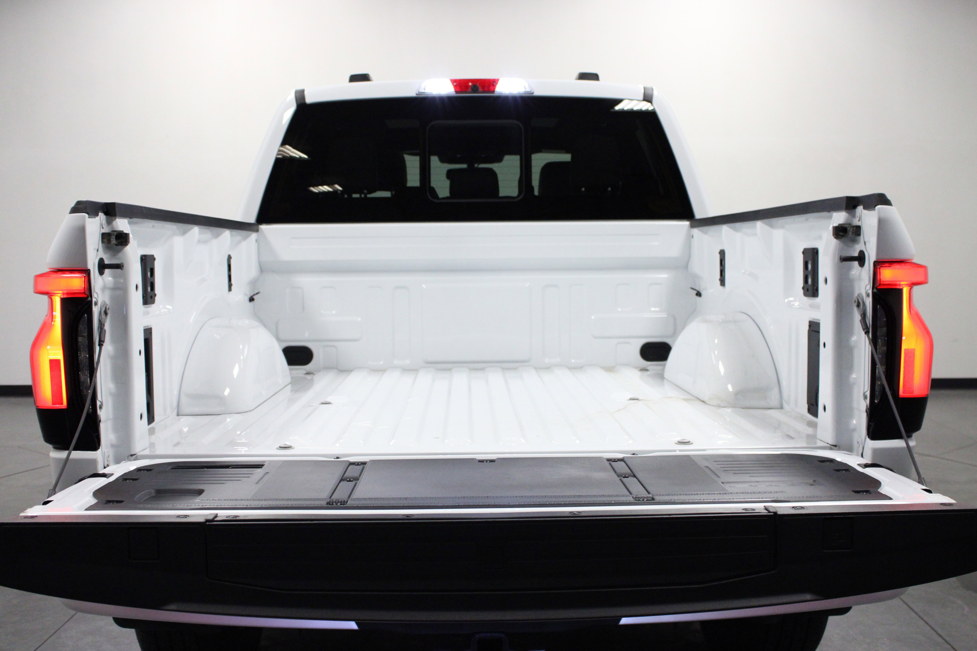 Used 2024 Ford F150 Lightning Lariat image 14