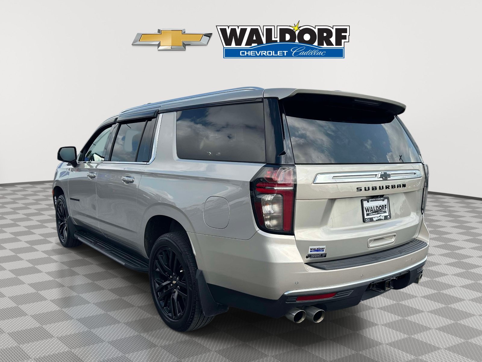 Used 2024 Chevrolet Suburban High Country w/ Max Trailering Package AWD/4WD image 4