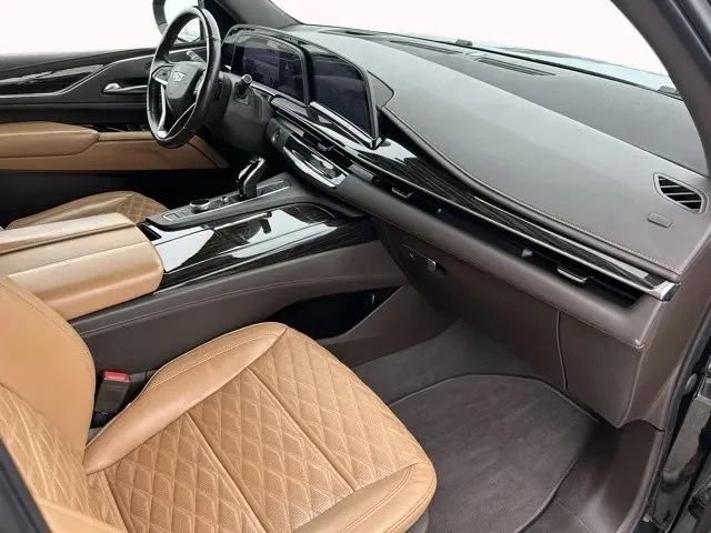 Used 2021 Cadillac Escalade ESV Premium Luxury w/ Heavy-Duty Trailer Package image 14