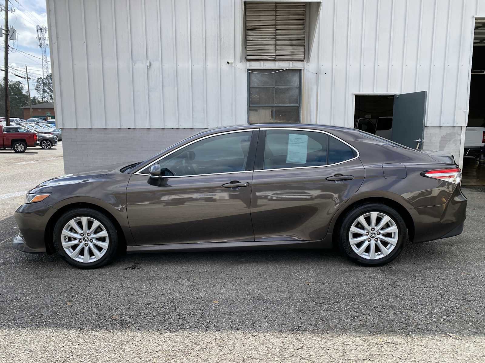 Used 2018 Toyota Camry LE w/ Moonroof Package image 7
