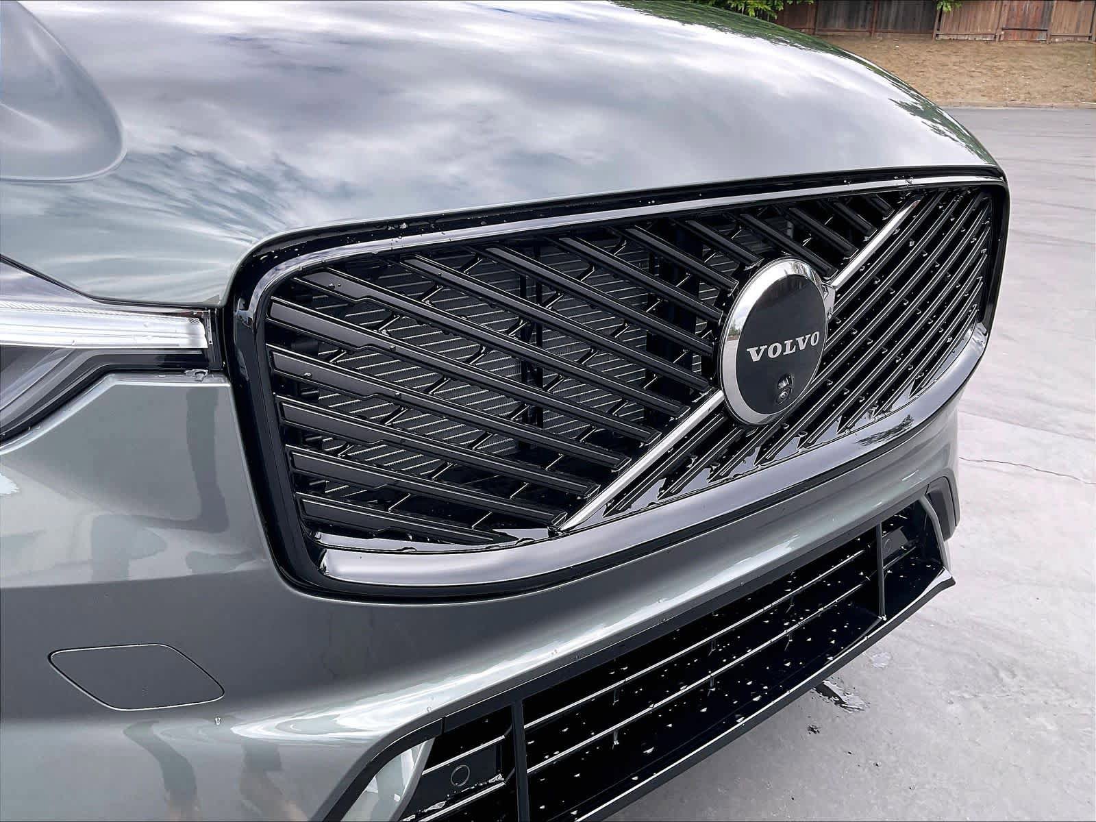 New 2026 Volvo XC60 T8 Plus w/ Protection Package Premier image 33