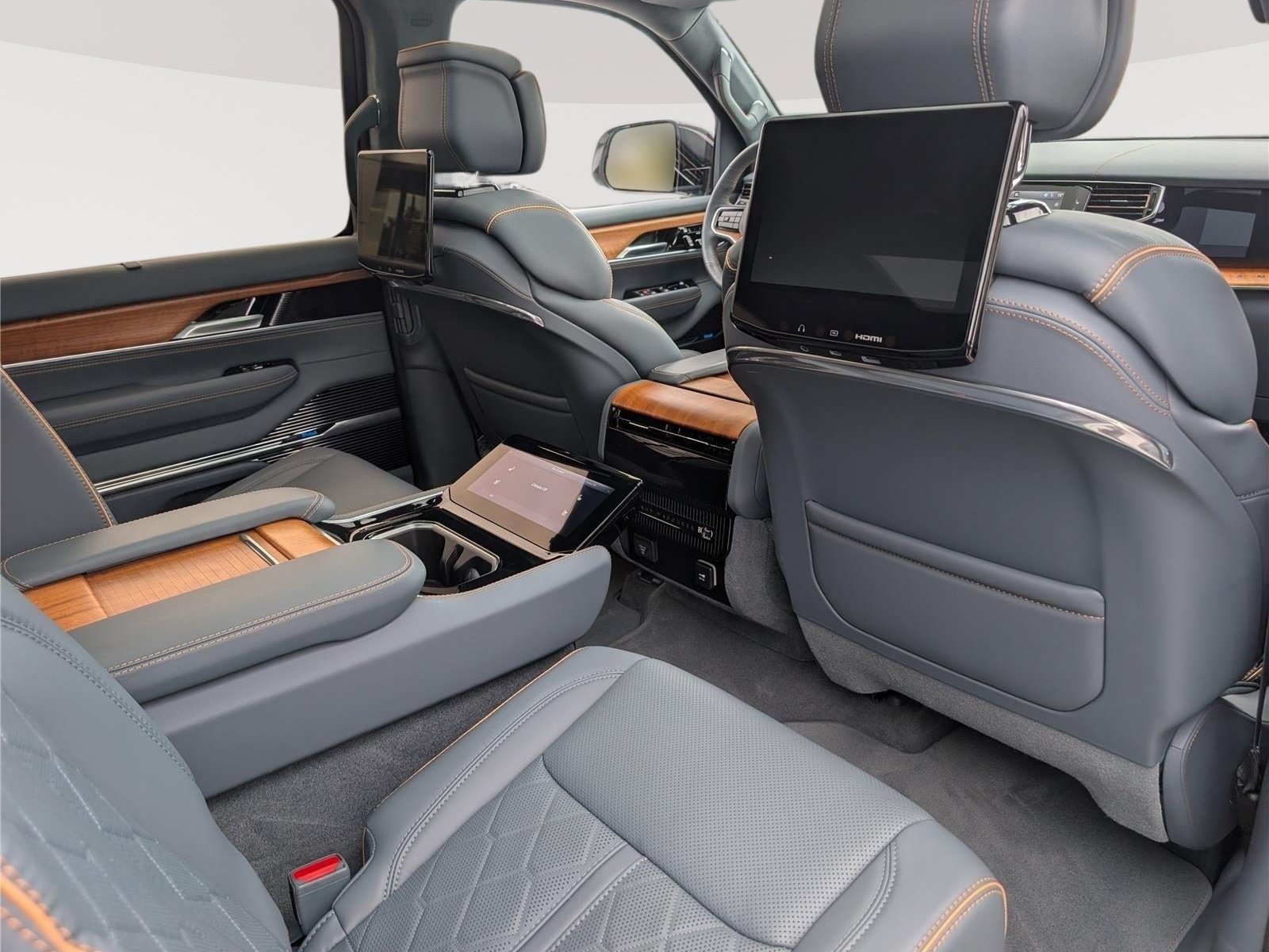 Used 2024 Jeep Grand Wagoneer Series III w/ Rear Seat Video Group 1 AWD/4WD image 13