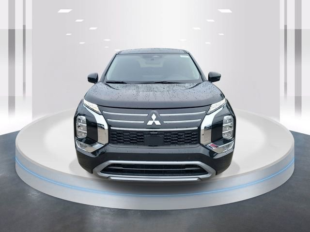 New 2025 Mitsubishi Outlander SE image 2