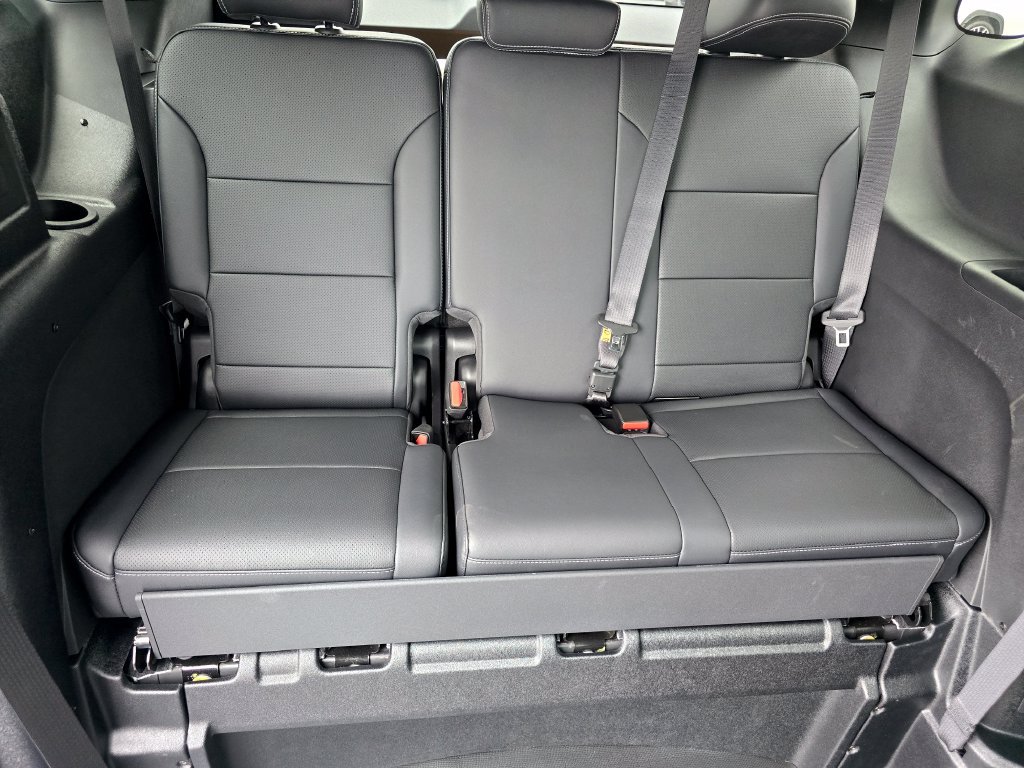 Used 2026 Chevrolet Traverse LT FWD image 17