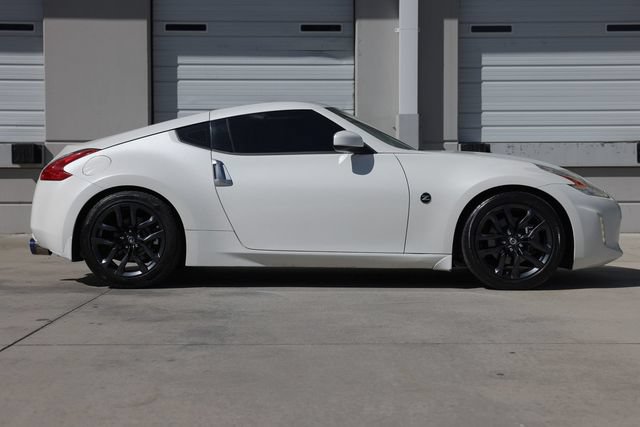 Used 2016 Nissan 370Z Coupe RWD image 16
