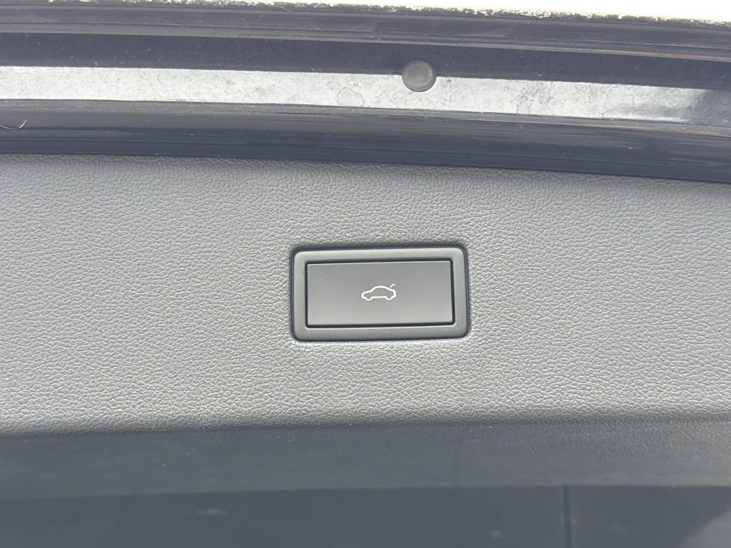 Used 2024 Volkswagen Tiguan SE R-Line image 16