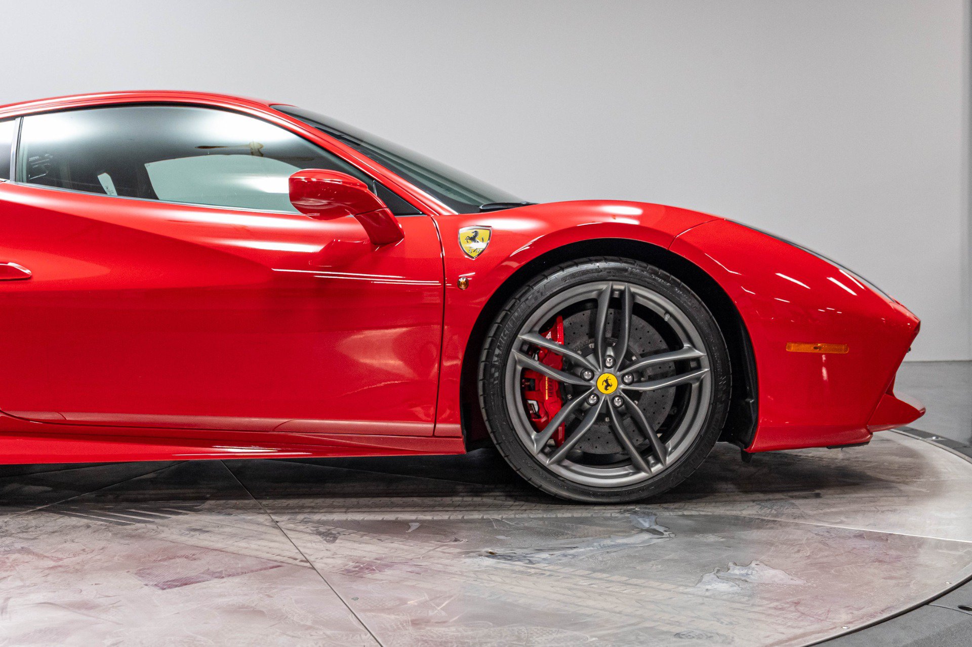 Used 2018 Ferrari 488 GTB RWD image 23