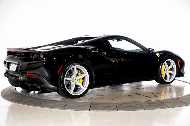 Used 2022 Ferrari F8 Tributo image 2