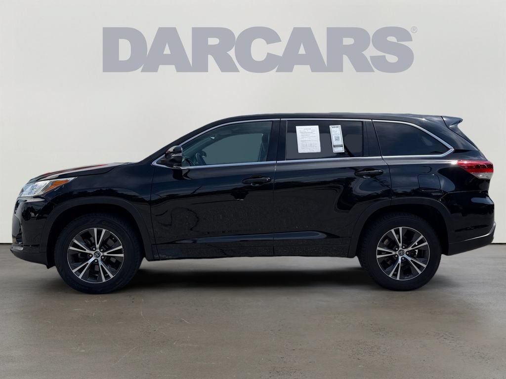 Used 2017 Toyota Highlander Plus FWD image 4