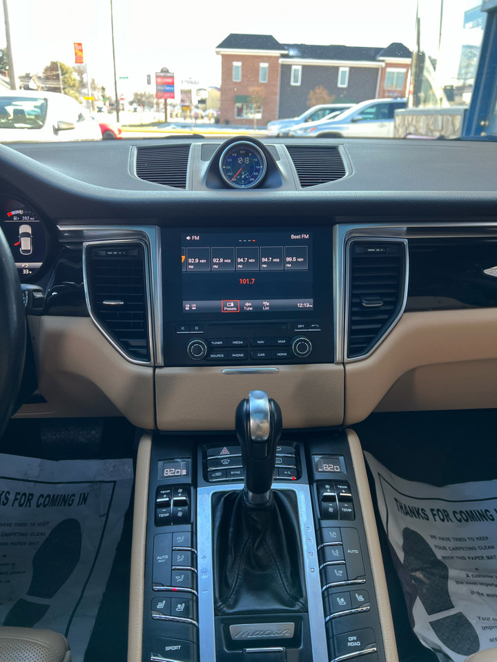 Used 2018 Porsche Macan image 21