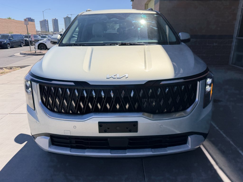 Used 2025 Kia Carnival EX image 10