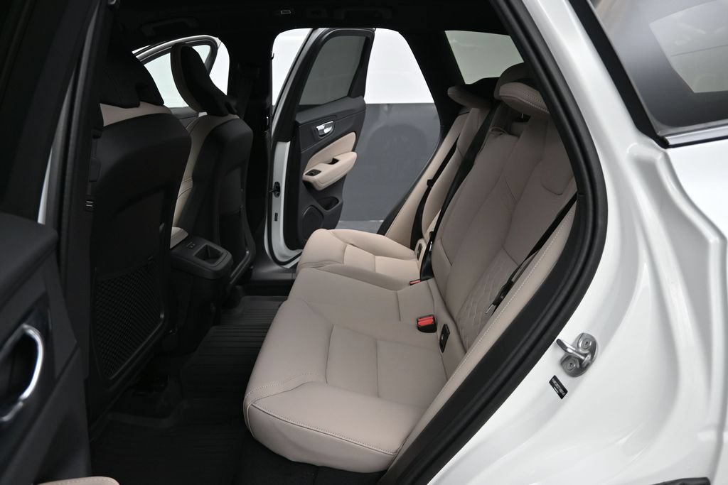 New 2026 Volvo XC60 B5 Plus w/ Climate Package AWD/4WD image 13