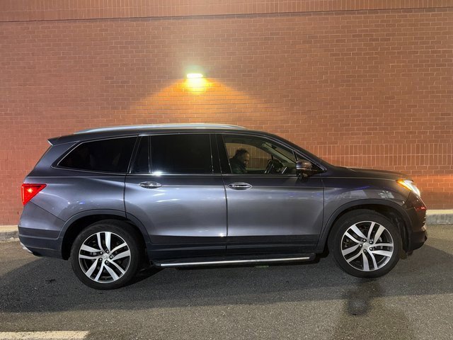 Used 2022 Honda Passport TrailSport image 2