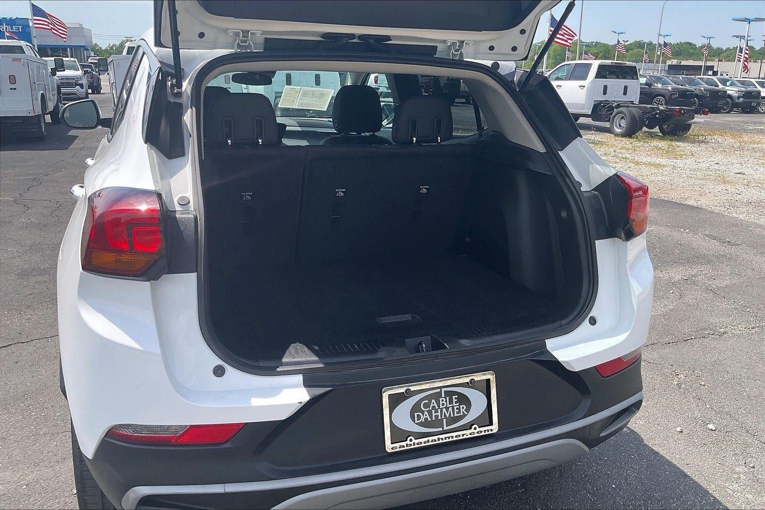 Used 2025 Buick Encore GX Preferred AWD/4WD image 4