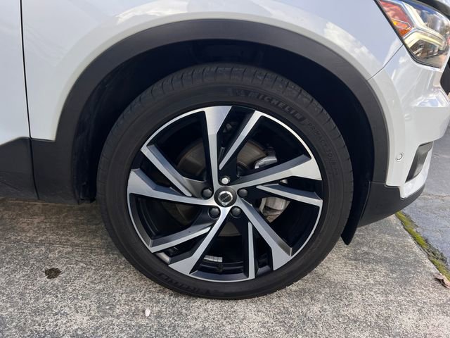 Used 2019 Volvo XC40 T4 R-Design image 36
