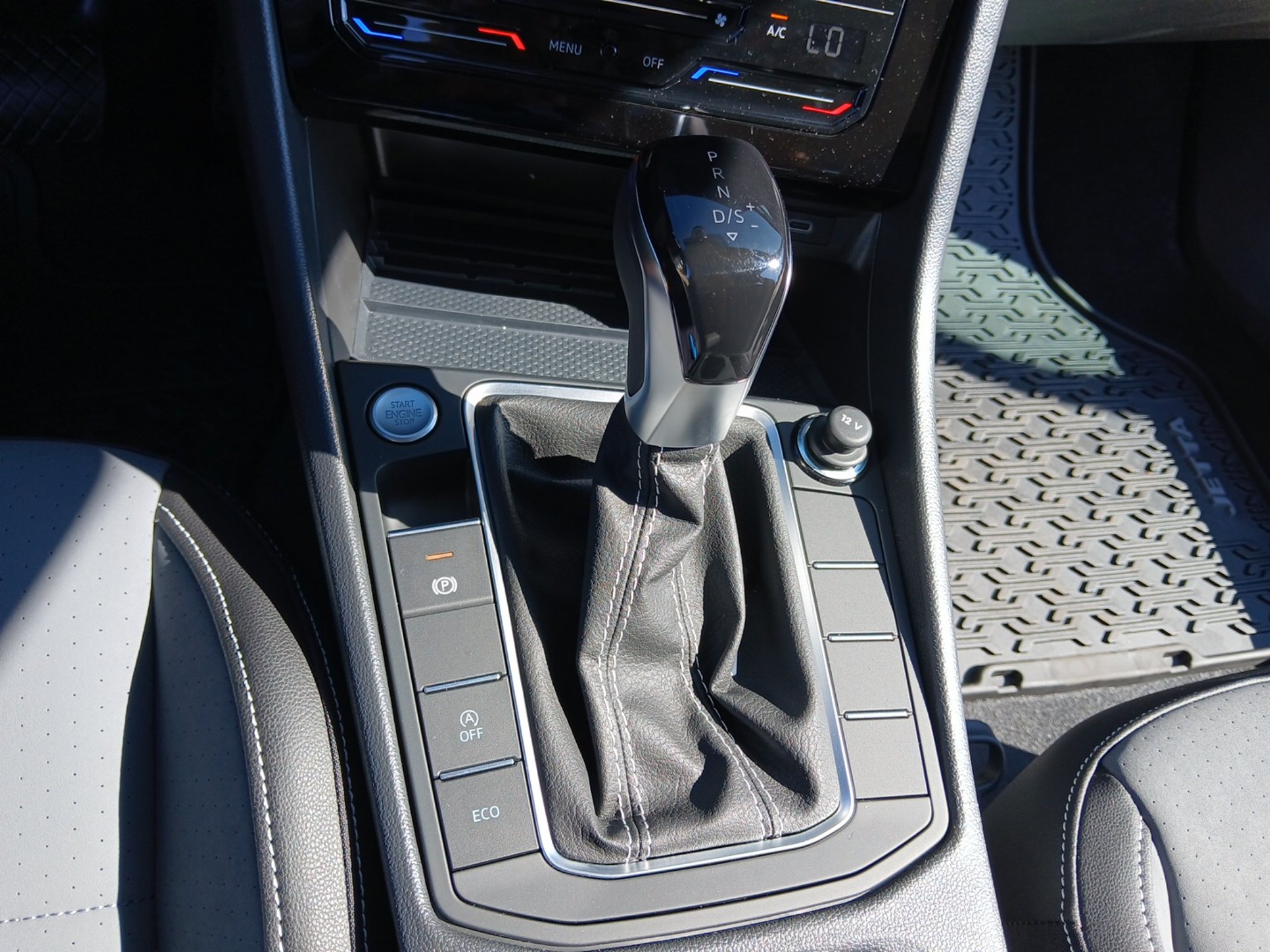 New 2027 Volkswagen Jetta SE FWD image 17