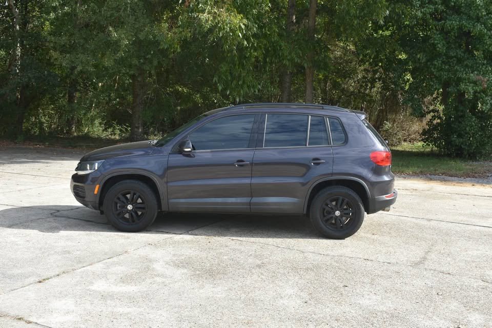 Used 2016 Volkswagen Tiguan S image 4