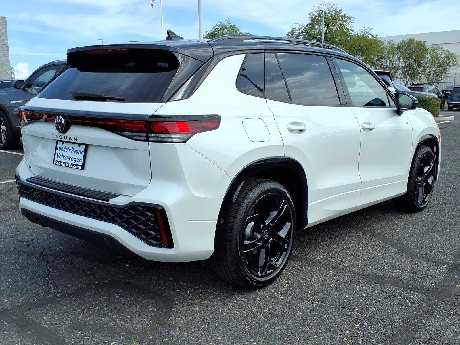 New 2026 Volkswagen Tiguan SE R-Line image 4