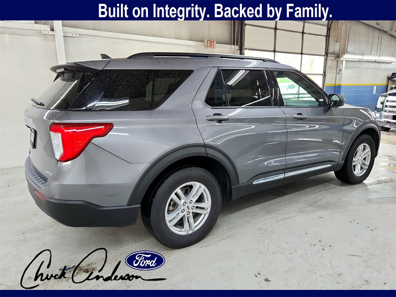 Used 2021 Ford Explorer XLT image 3