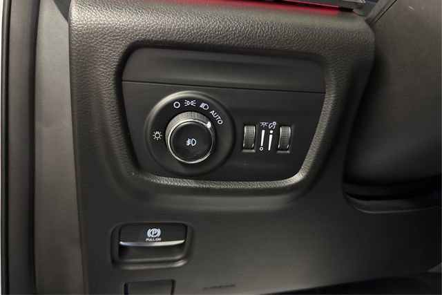 Used 2023 Jeep Grand Cherokee L Summit w/ Advanced Protech Group IV image 17