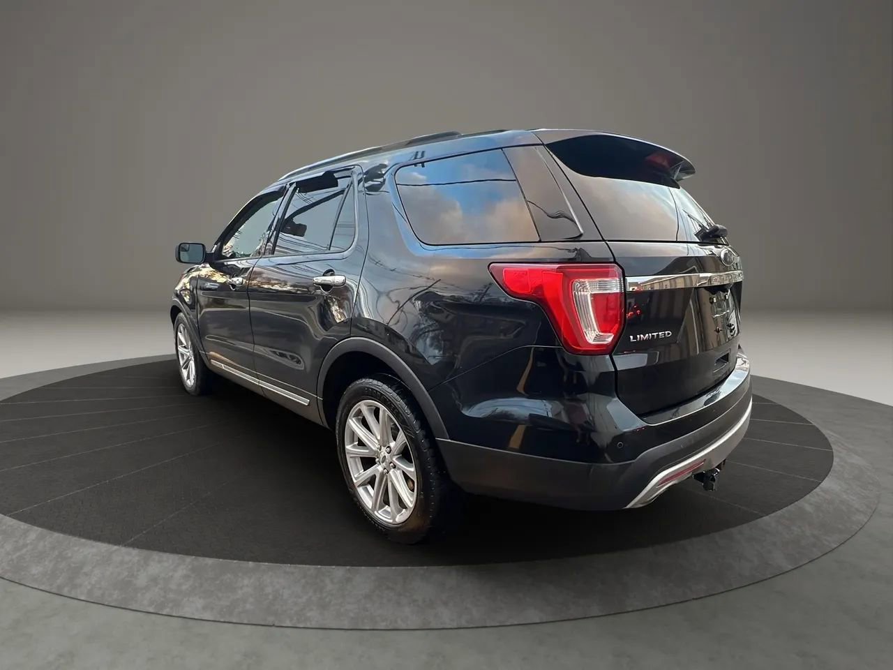 Used 2016 Ford Explorer Limited image 7