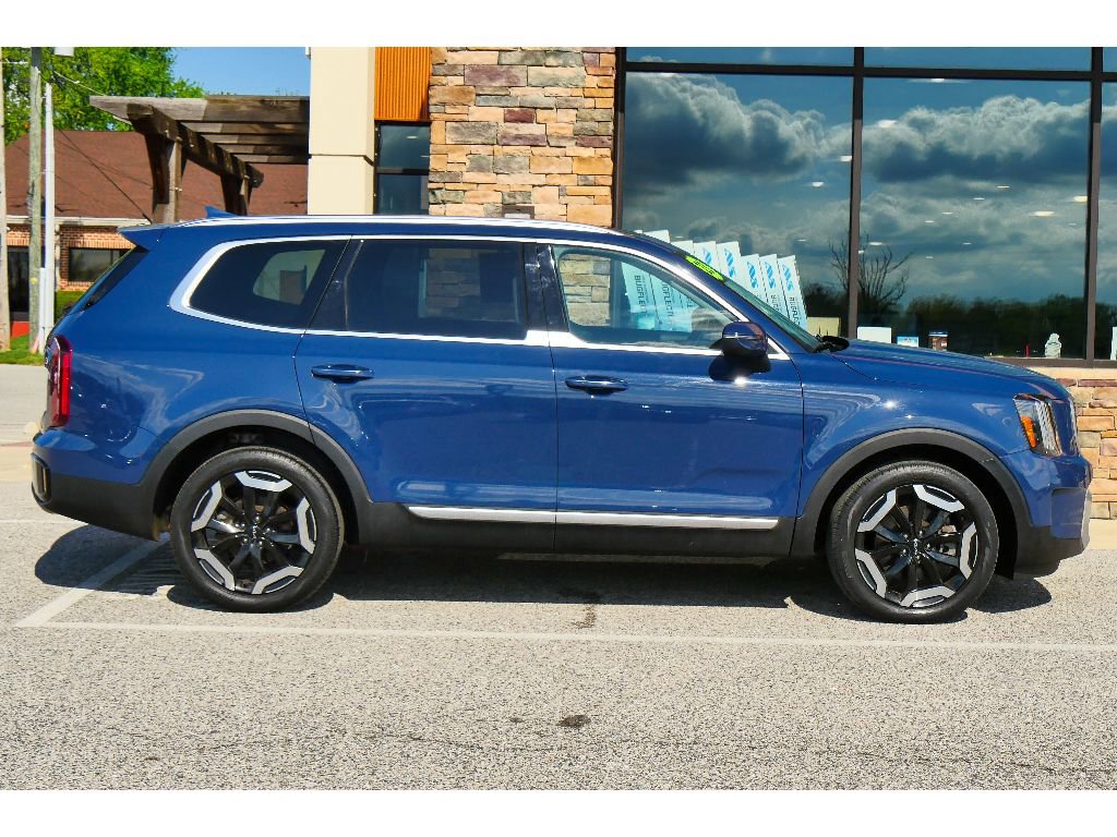 Used 2023 Kia Telluride S w/ S Sunroof Package image 2