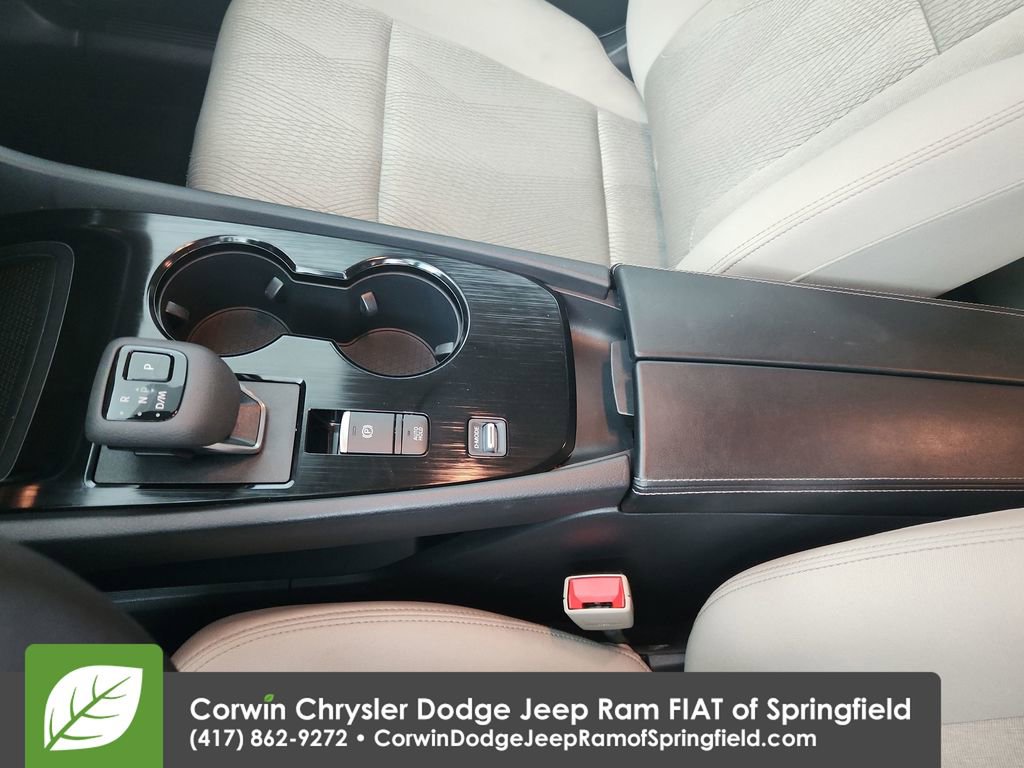 Used 2025 Nissan Rogue SV image 21