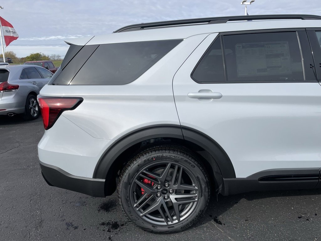 New 2026 Ford Explorer ST-Line w/ ST-Line Street Pack image 32