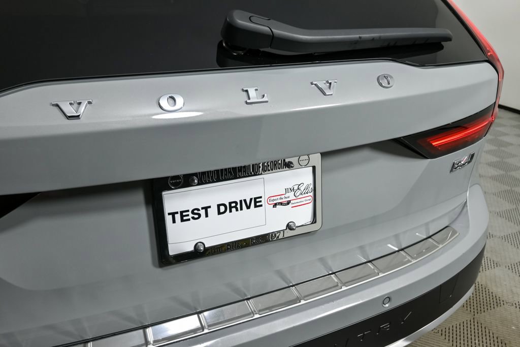 Certified 2024 Volvo V90 B6 Cross Country Ultimate w/ Protection Package Premier image 39