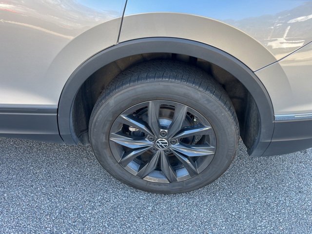 Used 2024 Volkswagen Tiguan SE image 32