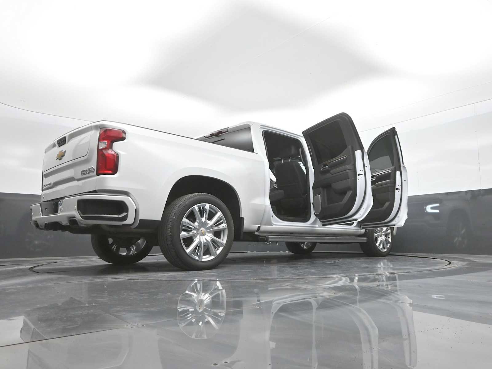 Used 2024 Chevrolet Silverado 1500 High Country w/ High Country Premium Package AWD/4WD image 53